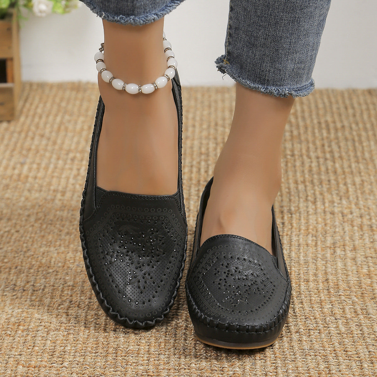 Handmade Stitching Gommino Solid Color Casual Women's Shoes