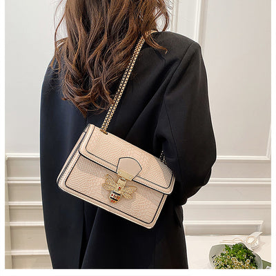 Fashionable Stylish Chain Shoulder Trendy Retro Messenger Bag