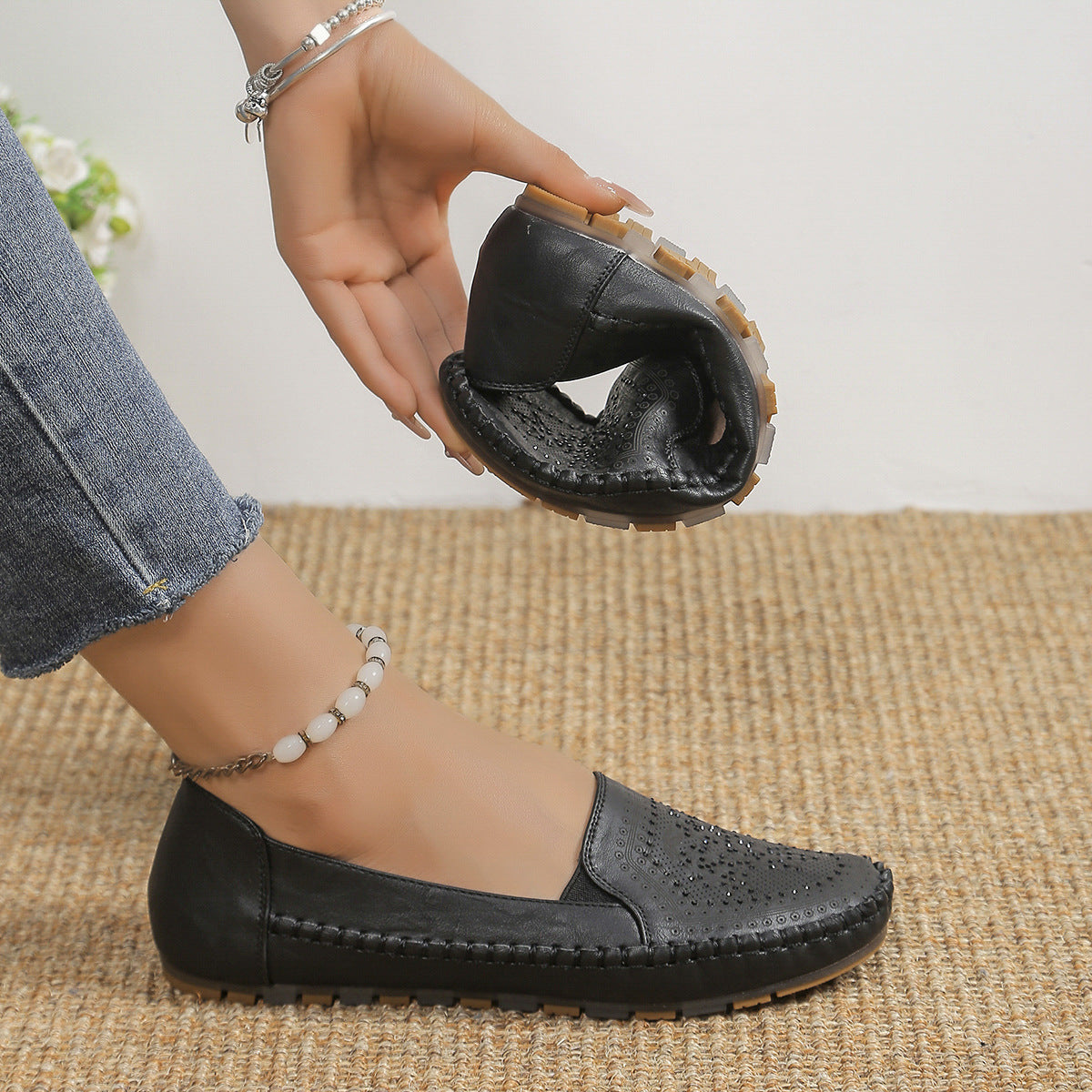 Handmade Stitching Gommino Solid Color Casual Women's Shoes