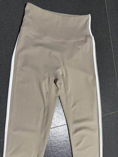 European And American-style High-waisted Yoga Pants With Invisible Pleats