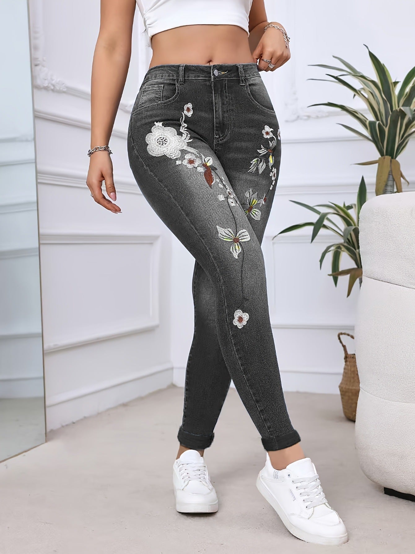 Womens Versatile Flower-Pattern Embroidered Skinny Jeans