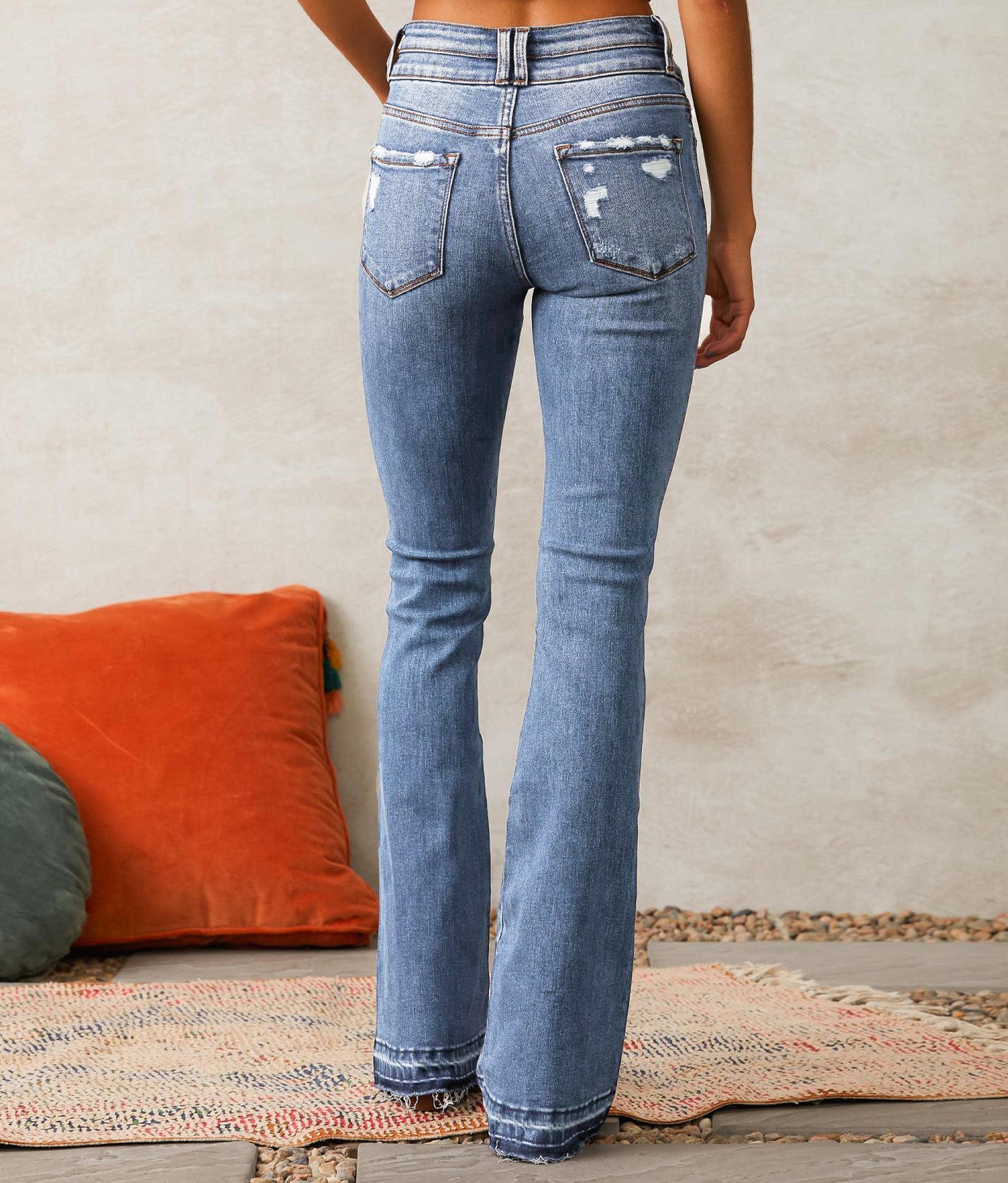 Women's Casual Versatile Ripped Washed Jeans